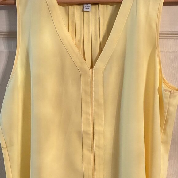 Hawthorn Yellow Sleeveless Top -EUC - Picture 3 of 9